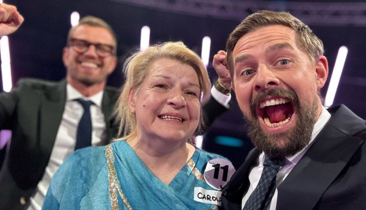 Zuschauerin Carola kam dem spontanen Kandidatenaufruf nach und gewann 100.000 Euro.