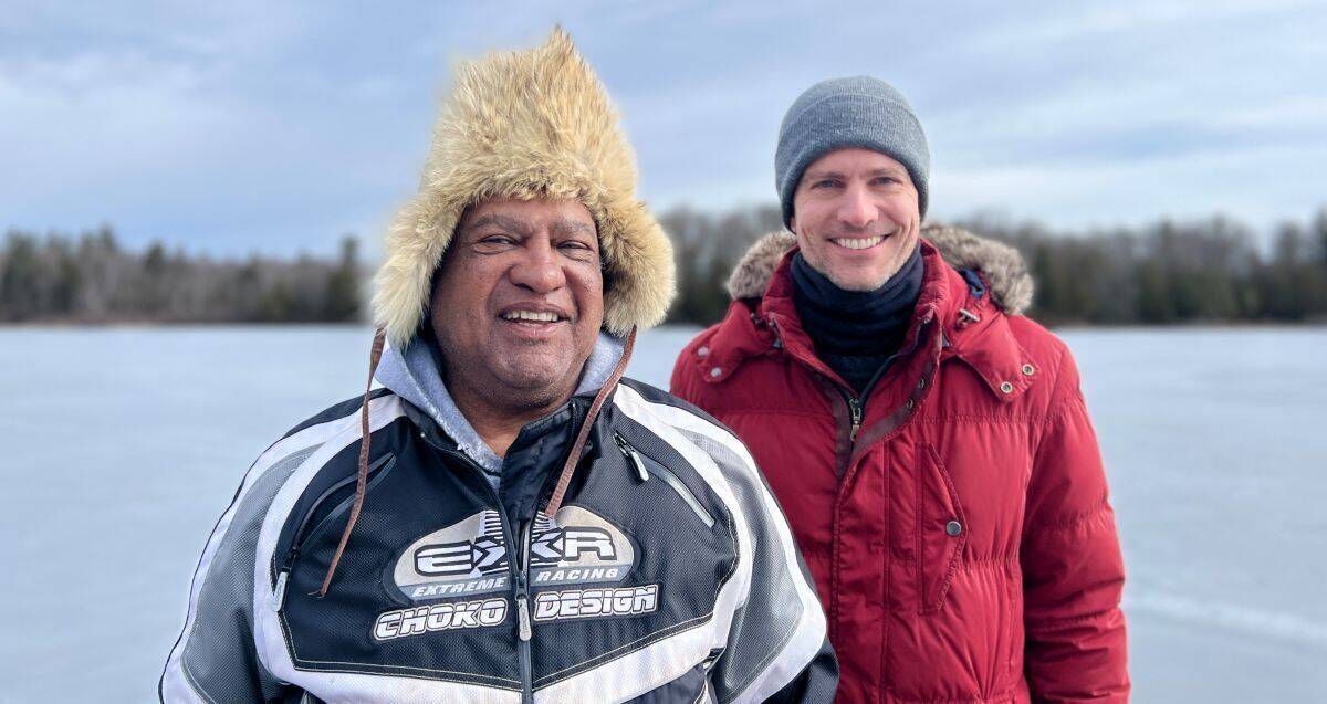 Bei seinem Besuch in den USA führt Ingo Zamperoni (rechts) mit dem Freund seiner US-amerikanischen Schwiegermutter kontroverse politische Diskussionen.