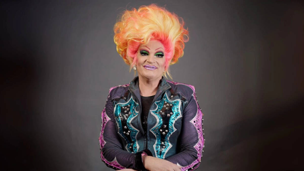 Olivia Jones unterstützt die Volks-Produkte