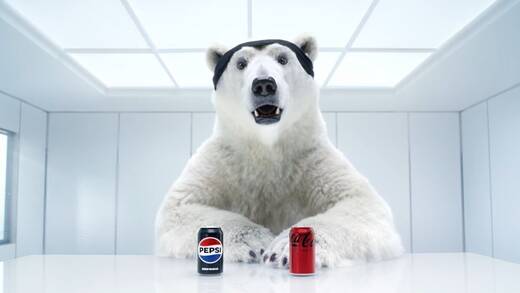 Der Coca-Cola-eisbär verzweifelt beim Blindtest. 