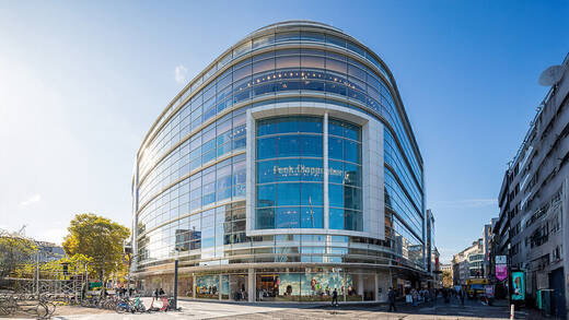 Peek & Cloppenburg Düsseldorf: Der Modehändler nutzt KI zu einer umfassenden Transformation.