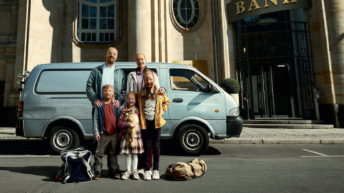 Aus Geldnot entscheidet sich diese Familie für einen Bankraub.