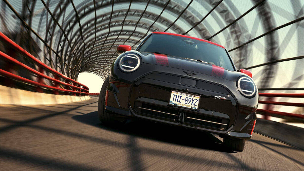 Der neue Mini John Cooper Works legt sich in die Kurve