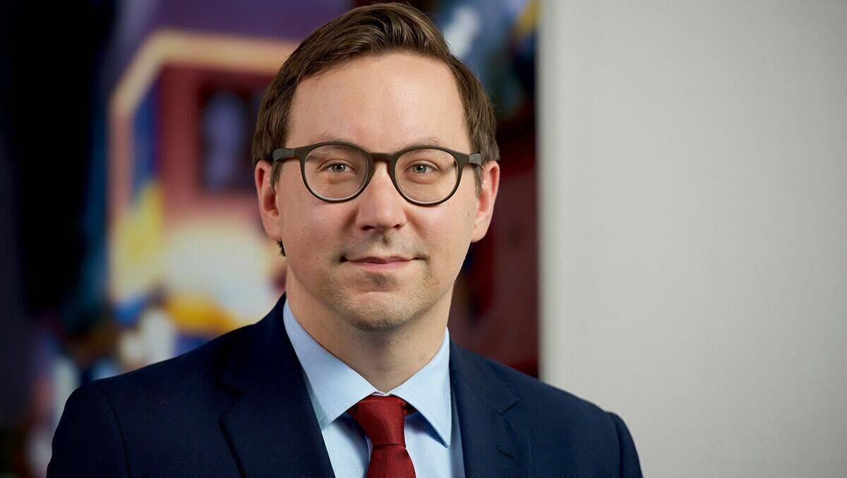 „Die eigentliche Herausforderung ist nicht das Fehlen von Regeln, sondern ihre Durchsetzung“, sagt Rechtsanwalt Christopher Unseld im Gastbeitrag – dabei sind Google, Meta oder Amazon für 22,7 Prozent der Unternehmen existenzentscheidend.