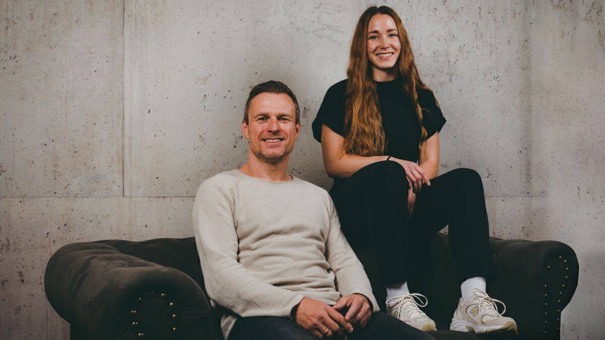 80 Prozent der User:innen kaufen nach wie vor aufgrund von Empfehlungen durch Influencer:innen. Katharina Backenberg und Jean-Paul Daniel, Geschäftsführung Lucky Shareman, haben dazu eine umfassende Studie vorgelegt und sprechen im Interview über die wichtigsten Erkenntnisse.
