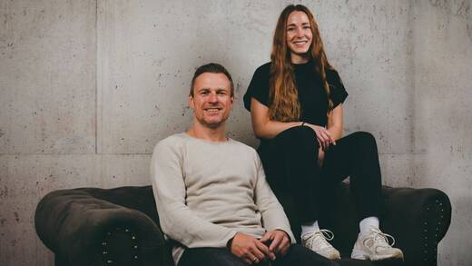 80 Prozent der User:innen kaufen nach wie vor aufgrund von Empfehlungen durch Influencer:innen. Katharina Backenberg und Jean-Paul Daniel, Geschäftsführung Lucky Shareman, haben dazu eine umfassende Studie vorgelegt und sprechen im Interview über die wichtigsten Erkenntnisse.