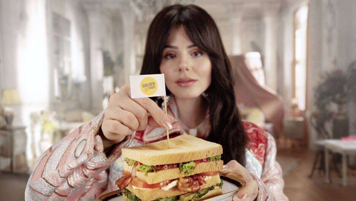 Ruby O. Fee wirbt für Golden Toast