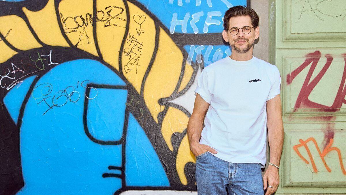 Fritz-Kola gibt der Gen Z eine Stimme. Verantwortet wird die ungewöhnliche Aktion der vergangenen Woche von Klaus Schmäing, Marketing-Director der Distinktionsmarke – und Jurymitglied des Deutschen Mediapreises. Über Haltung in der Markenkommunikatoin diskutieren wir mit ihm auch beim W&V Summit 2025.