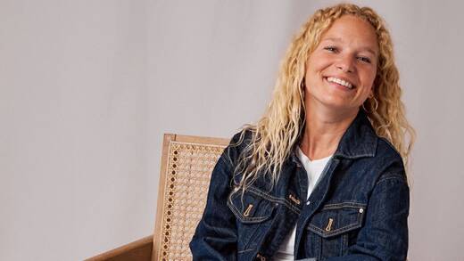 „KI shiftet den Fokus auf größere Aufgaben“, sagt Tamara Göbel. Sie verantwortet die kreative Markenführung für die gesamte Snocks Group, zu der auch Oceanapart und Femtis gehören.