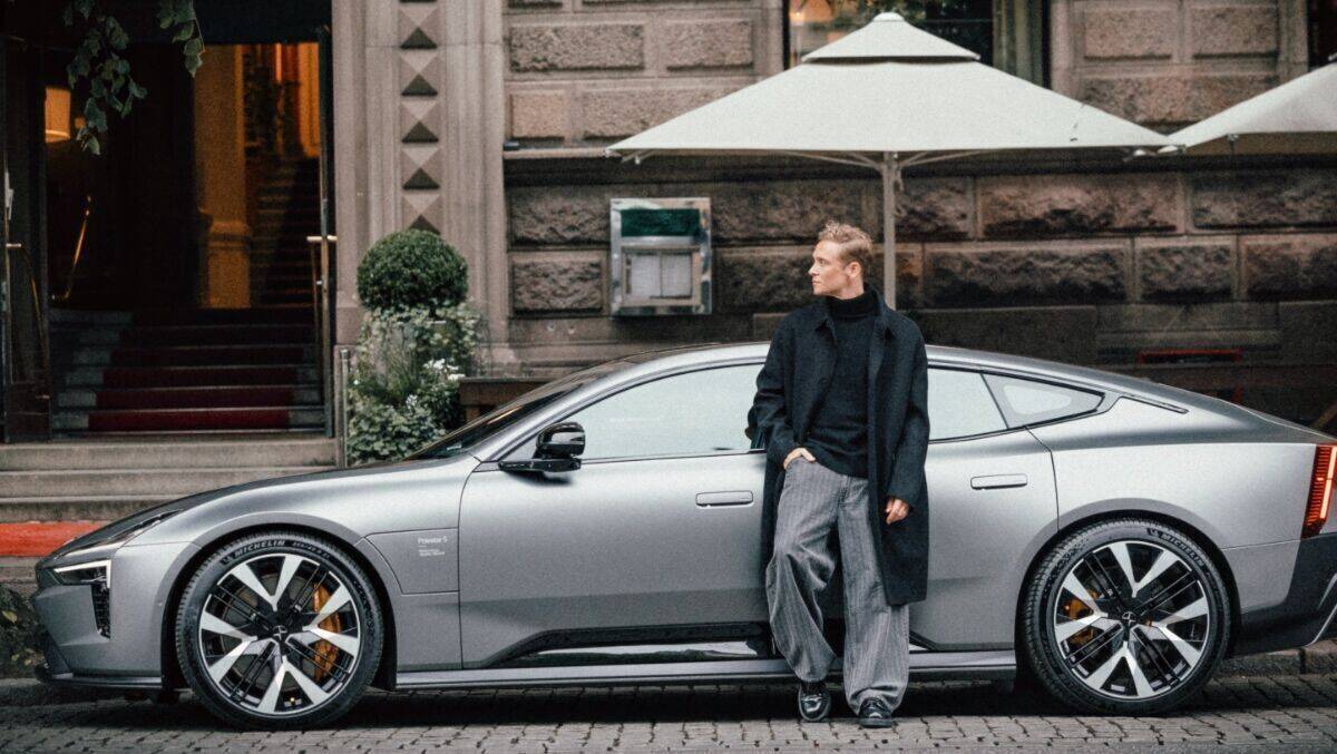 Elektro-Power & Filmkunst: Polestar wählt Schweighöfer als Partner