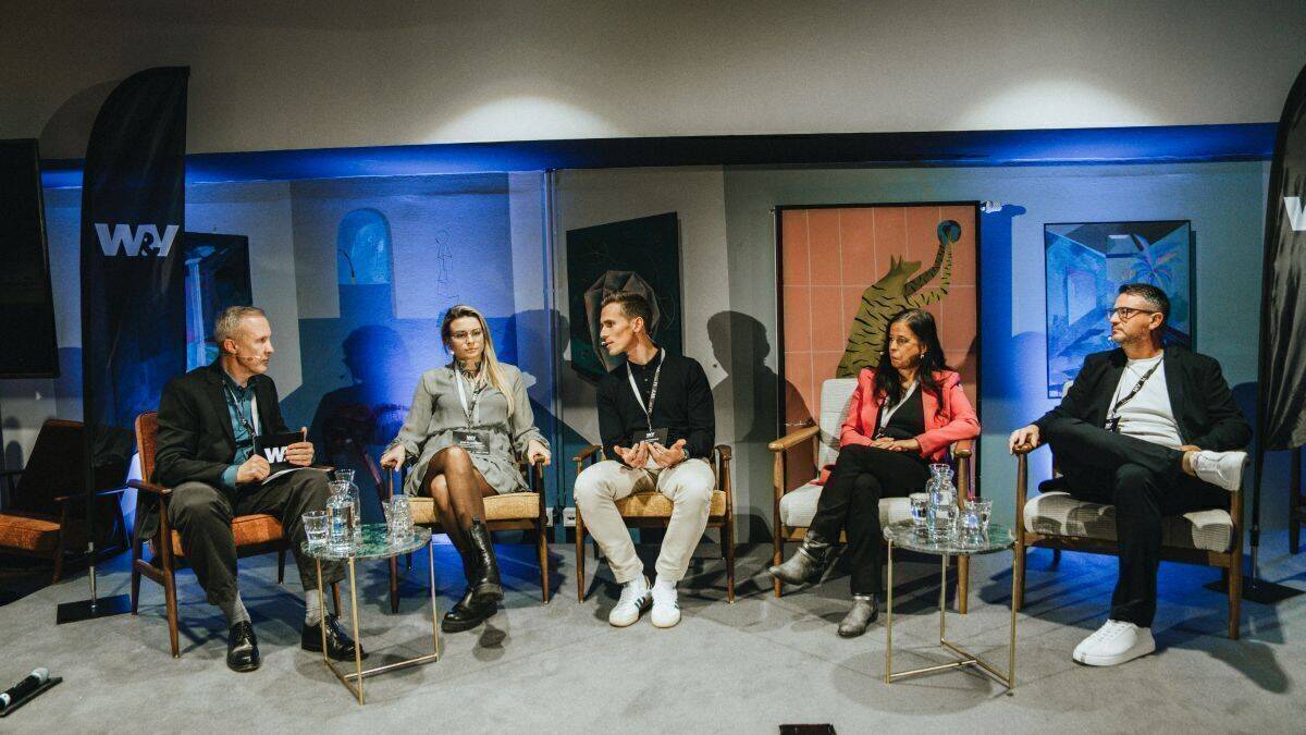 Rolf Schröter (Chefredakteur der W&V) im Gespräch mit: Kim Klingebiel (Senior Parnerships Manager Jack Wolfskin; Top U33 2025), Jan Flemming (Geschäftsleiter Penny Marketing & Rewe Group Media), Grit Leithäuser (Geschäftsführerin Radiozentrale), Markus Preiß (Leiter Commercial Marketing, Flughafen München)