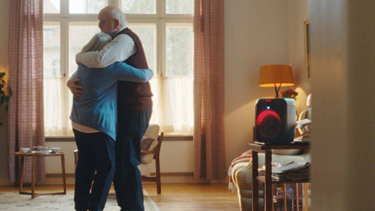 Inniger Moment - und Mediamarkt-Saturn hilft dabei, ihn zu genießen.