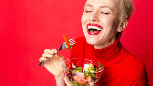 So kennt man das Meme: "Women laughing alone with salad"