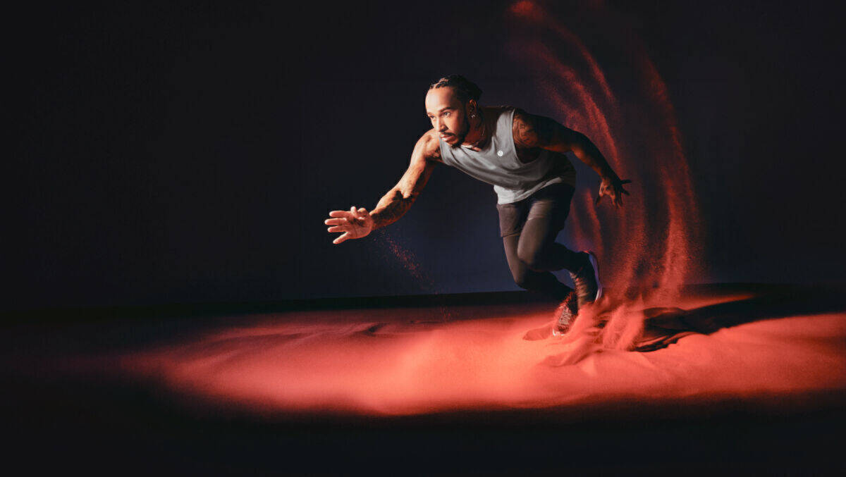 Lewis Hamilton schwitzt für Lululemon