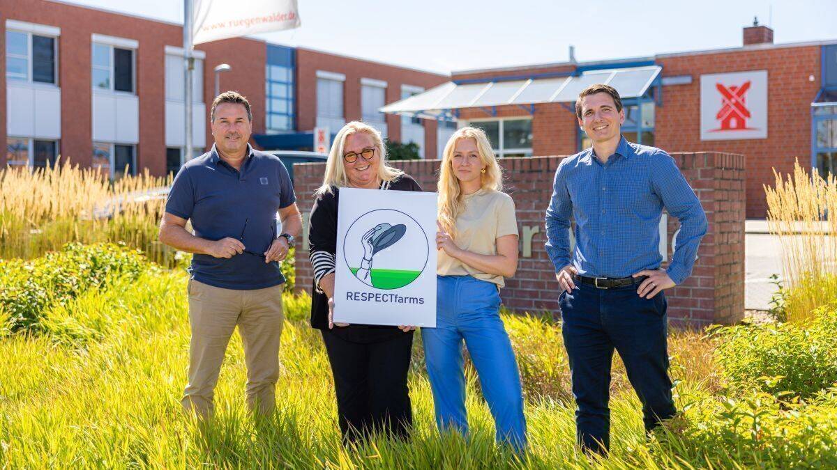 v.links: Michael Hähnel, CEO Rügenwalder Mühle, Ira van Eelen, Co-Founder Respectfarms, Florentine Zieglowski, ebenfalls Co-Founder von Respectfarms und Patrick Bühr, Head of Research & Development Rügenwalder Mühle