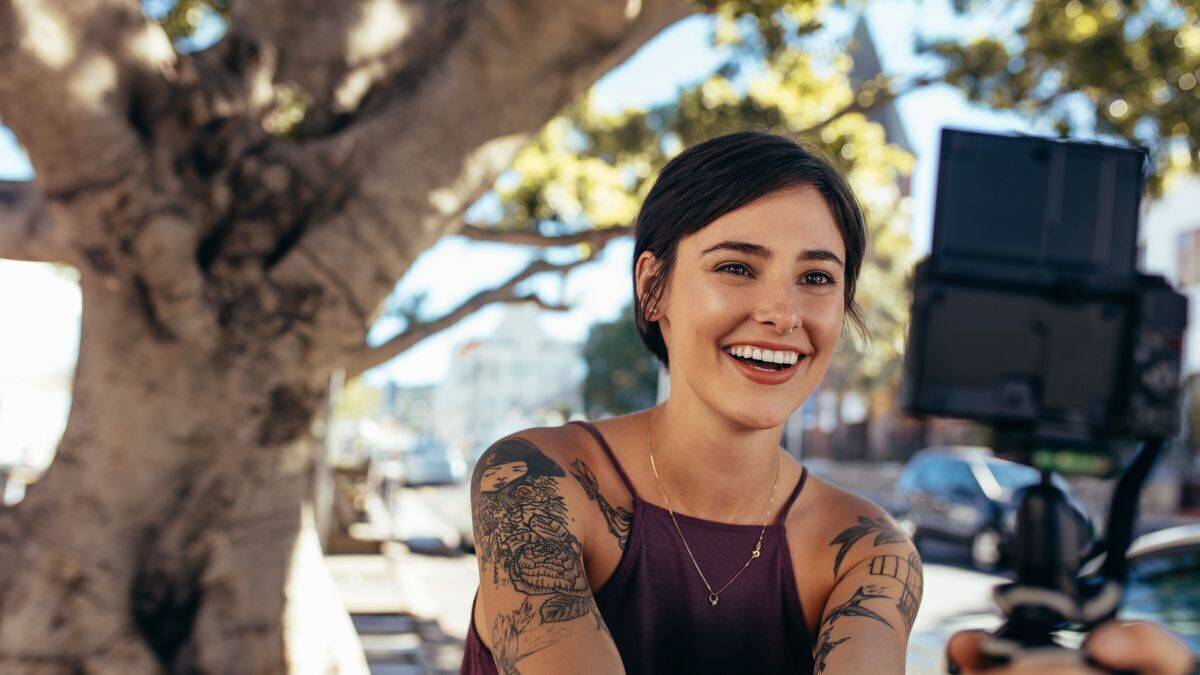 Zu welcher Marke passt die Influencerin wohl?