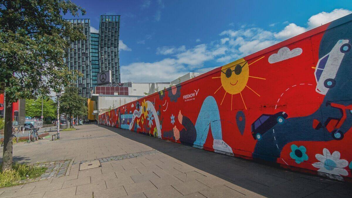 Das Mural für Freenow wurde von der Künstlerin Emily Eldridge gestaltet.