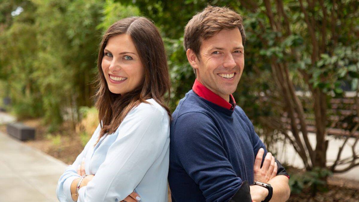 Clara Pfeffer und Maik Meuser führen am Tag der Erde durch eine Sondersendung.