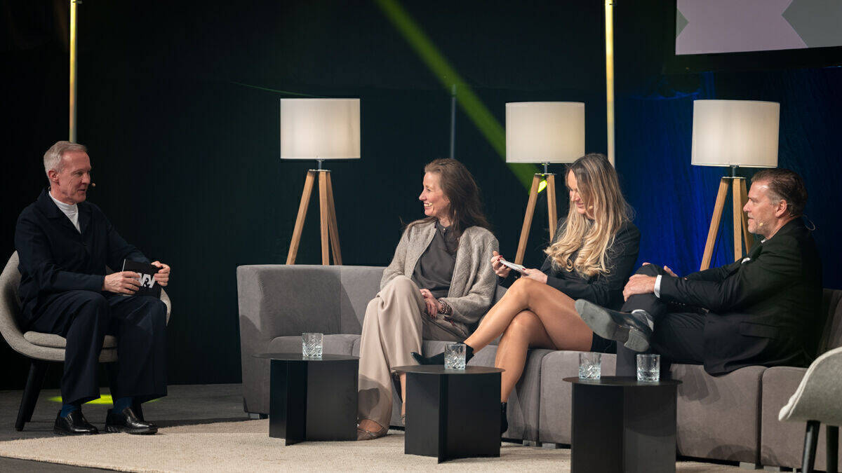 V. l.: W&V-Chefredakteur Rolf Schröter im Talk mit Kristina Bulle, Ines Imdahl und Malte Hildebrandt. 