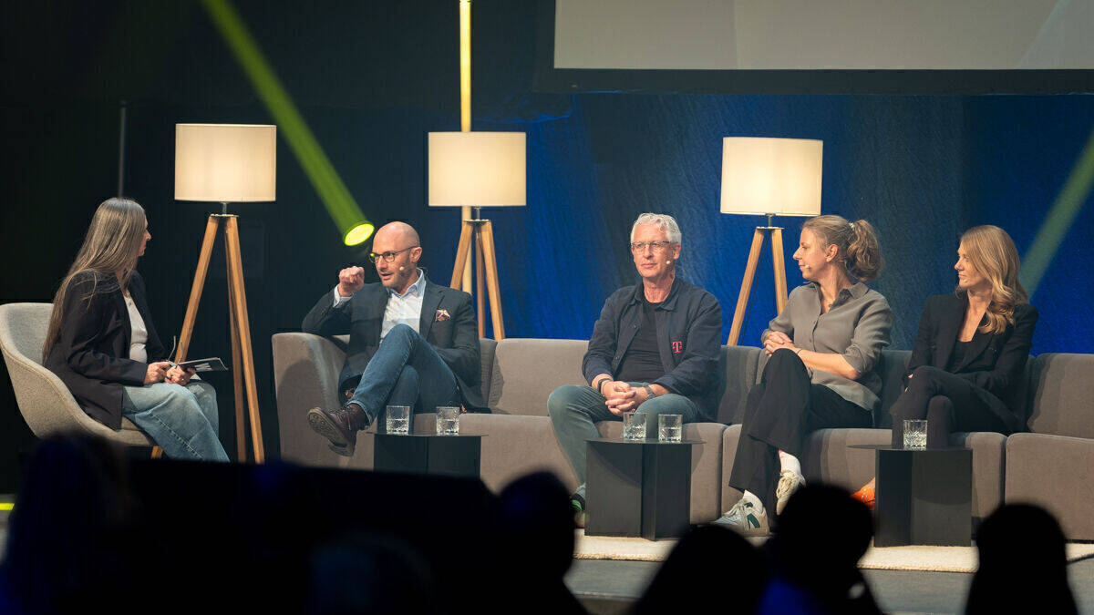 V. l.: W&V-Redakteurin Manu Pauker im Gespräch mit Sebastian Bayer, Christian Hahn, Anja Martensen und Christine Wolburg. 