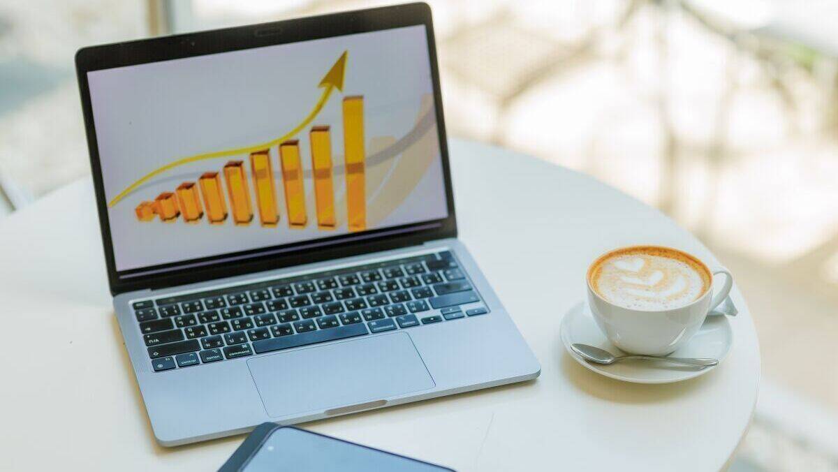 Für digitale Formate wie VoD-Werbung oder Retail Media sehen gut aus. Doch klassische Erlösmodelle geraten weiter unter Druck.