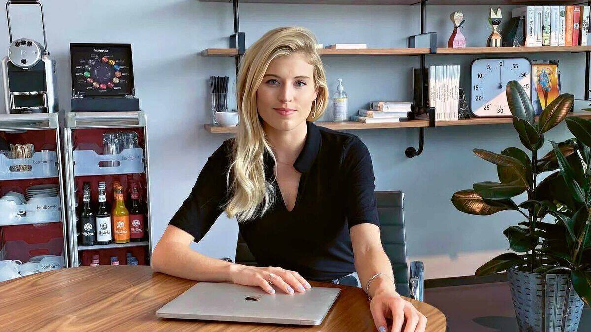 Céline Flores Willers betreut mit The People Branding Company Vorstände und Gründer-Persönlichkeiten, bis hin zu den HR- und Marketingabteilungen von DAX-Konzernen.