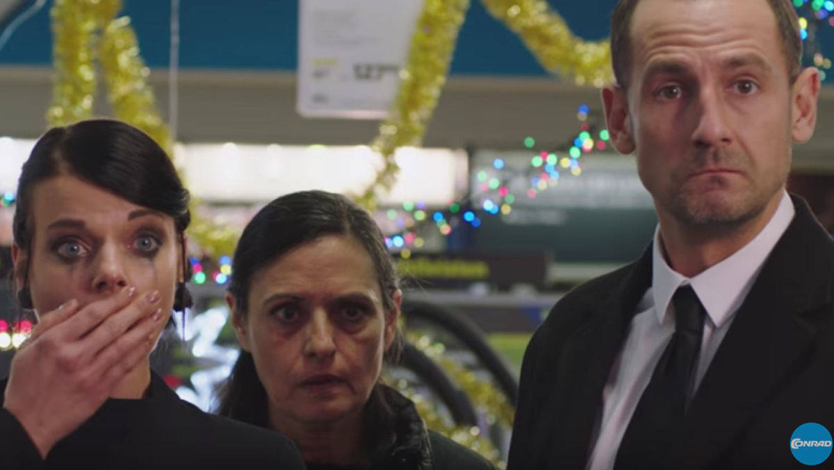 Sogar der Seitenhieb auf Jung von Matt fehlt nicht im Weihnachtsspot von Conrad Electronic.
