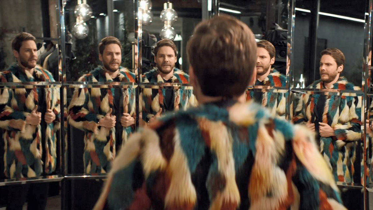 Darf es mal was Neues sein? Daniel Brühl wirft für Audi Gewohnheiten über Bord.