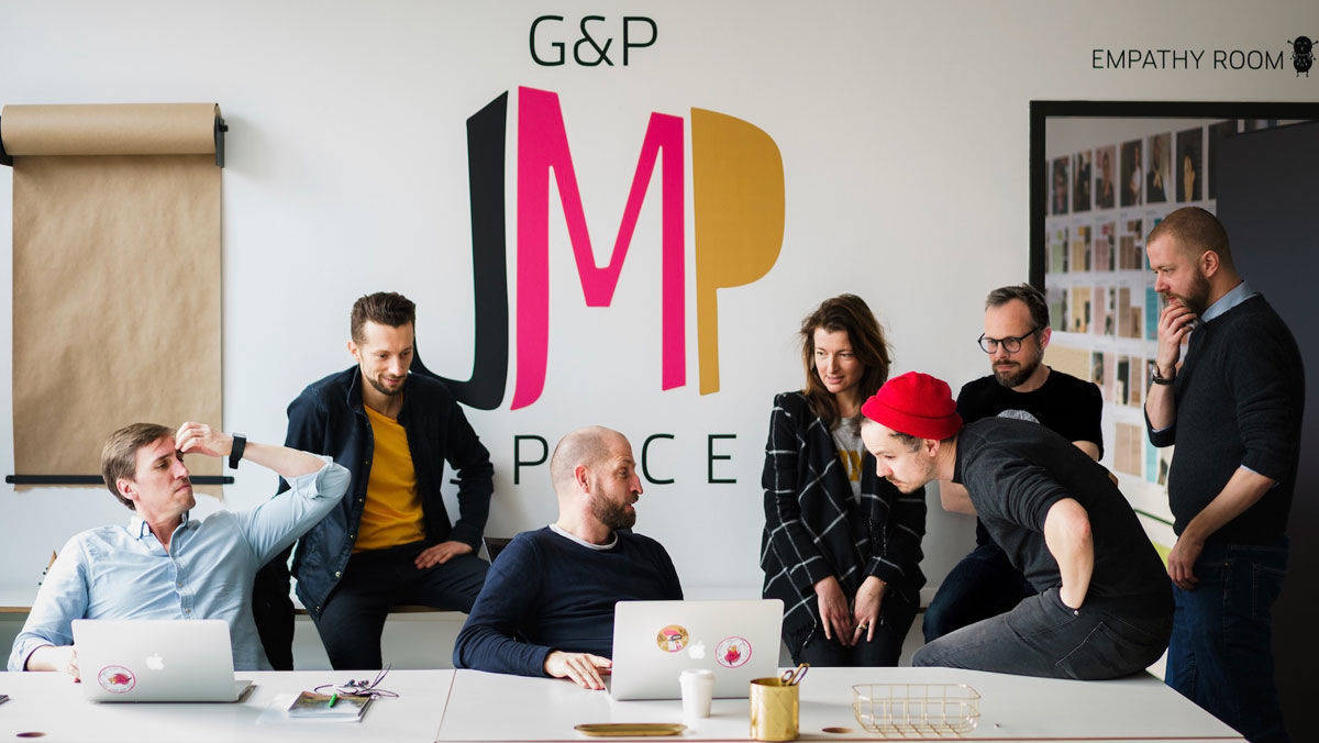 Das JMP-Team von links nach rechts: Stephan Schäfer, Alexander Kovrigin, Tomas Tulinius, Stefanie Kuhnhen, Felix Fenz (auf dem Tisch sitzend), Oliver Heidorn, Max Brunner.