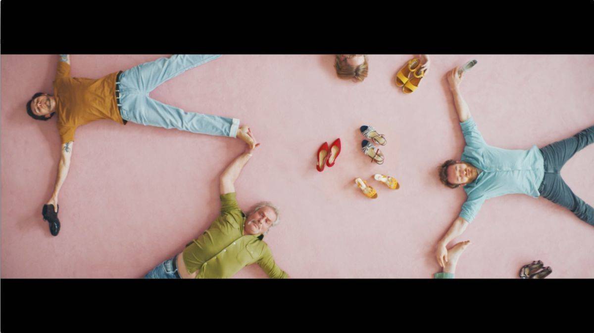 Das tun Männer aus Liebe: Einmal Füße massieren, danach Hände waschen und verstehen, was ihre Frauen bewegt.