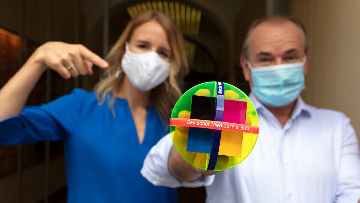 Sie verleihen die Kugeln: Verena Gründel und Wolfram Kons.