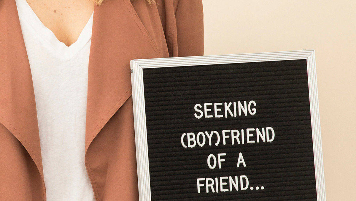 Lacey Waterman ist 30 Jahre, Single und auf der Suche nach einem Freund. Der ist der Art Directorin 1000 Dollar wert.