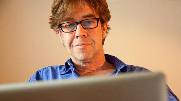 Peter Breuer arbeitet als Texter und Konzeptioner in Hamburg. Seit 2014 bloggt er für W&V.