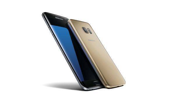 Die Deutschen bevorzugen Smartphones - wie die von Samsung - zum Internetsurfen.