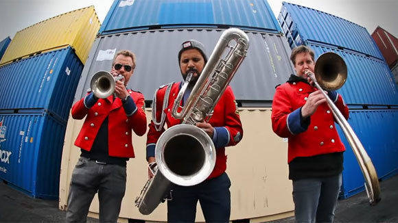 Zahlreiche Musiker aus Hamburg wirken im Musikvideo mit.