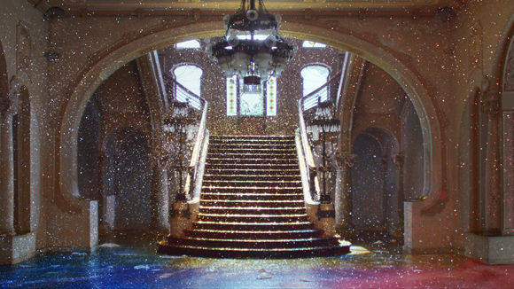 Im neuen Bravia-Spot verschönert Sony mit 1500 Kilogramm bunten Glitter und 4000 weißen Ballons ein vergessenes, altes Kasino in Rumänien.