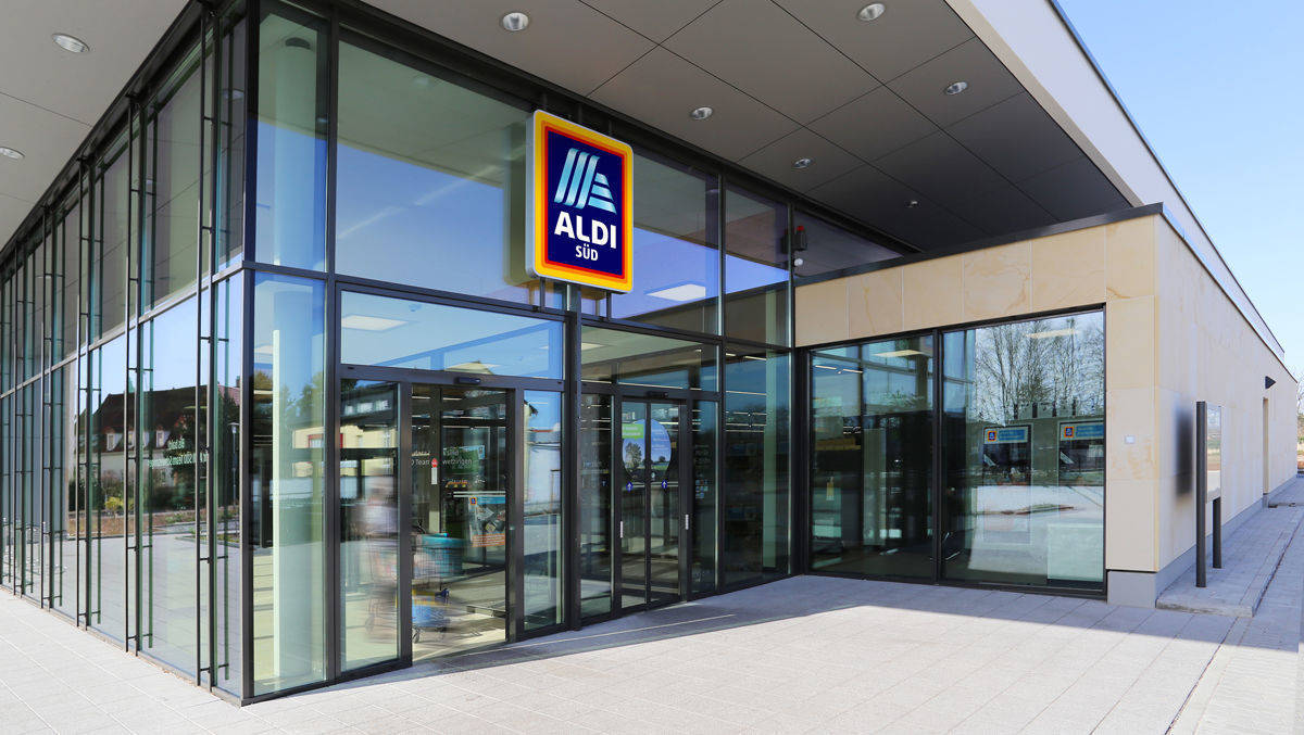 Das neue Aldi-Süd-Logo prangt seit kurzem bereits an den ersten Filialen.