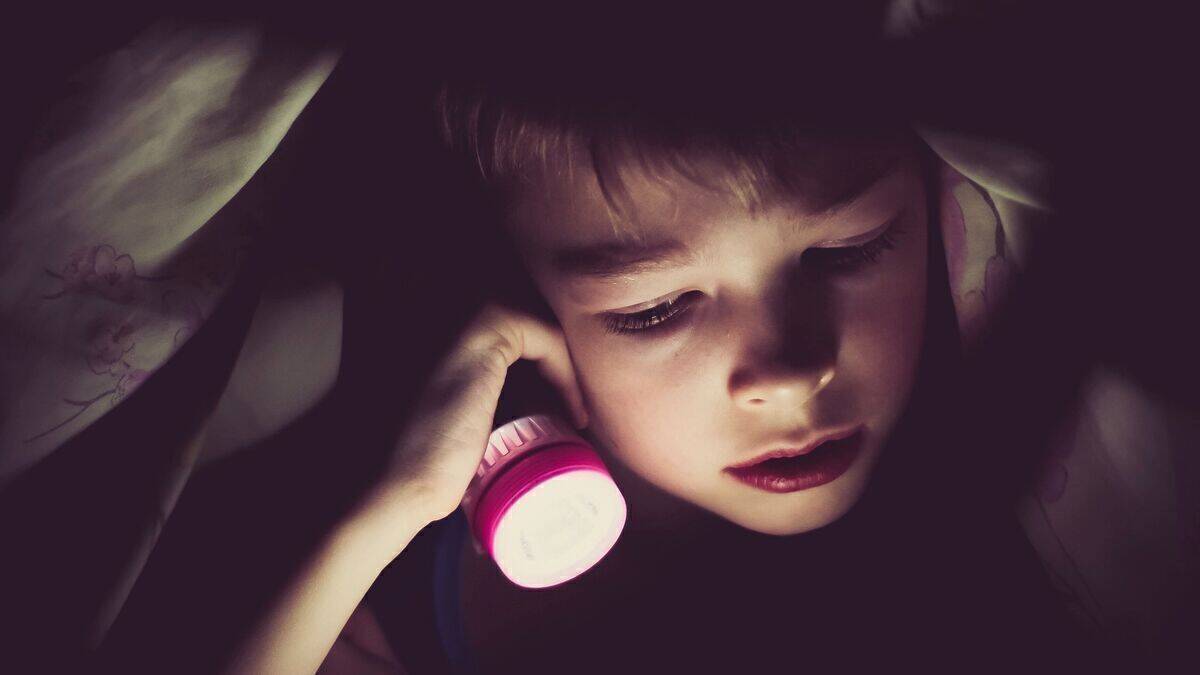 Storytelling lebt von Geschichten, Emotion, Dramaturgie - das gilt auch für Corporate Podcasts. Doch die Realität hört sich oft ganz anders an.