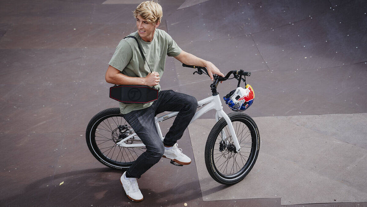 Der Bike-Profi Fabio Widmer ist Testimonial des Berliner Lautsprecherherstellers Teufel.