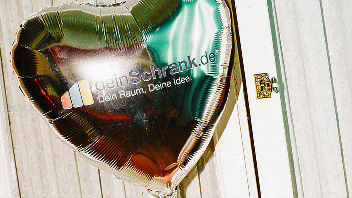 Mittelstand modern: Deinschrank.de setzt auf Live-Kommunikation.