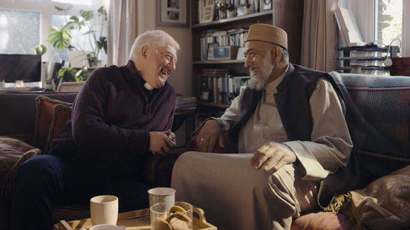 Freundschaft und Toleranz: Gedreht wurde mit einem echten Vikar und einem echten Imam aus London.