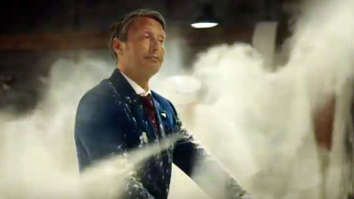 Mads Mikkelsen macht wieder Werbung für Carlsberg.