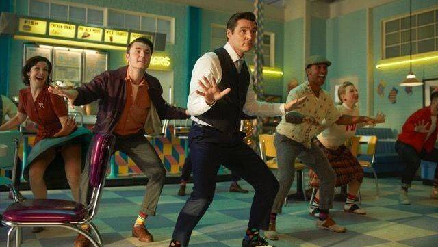 Da kommt Freude auf: Narcos-Star Pedro Pascal zettelt im Burger-Laden einen Happy Socks-Tanz an