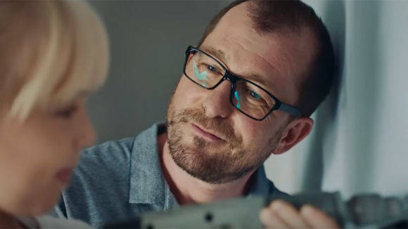 Schöne Story: Tochter Clara wird erwachsen. Und bleibt für Vater Walter Heins doch immer ein kleines Mädchen.