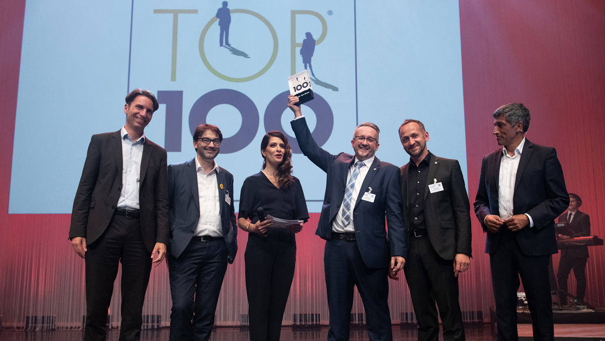 Im vergangenen Jahr verlieh Ranga Yogeshwar (re.) den Titel des Innovators des Jahres unter anderem an Huber Kältemaschinenbau.