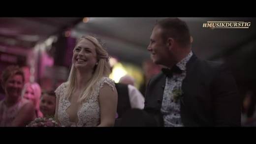 Julia und Oliver aus Velbert haben auf dem Elektrofestival Parookaville geheiratet.