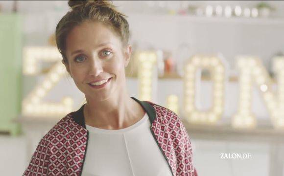 Die gelernte Trendforscherin und Kostümdesignerin Nina ist das Gesicht der ersten TV-Kampagne von Zalon.