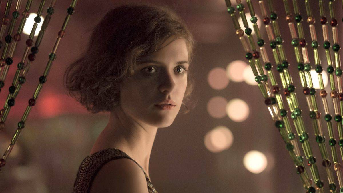 "Babylon Berlin": Charlotte Ritter, gespielt von Liv Lisa Fries, entführt den Zuschauer in Belrin der wilden Zwanziger. Die Serie feierte Free-TV-Premiere im Ersten.