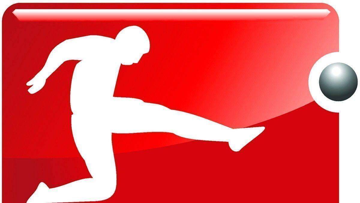 Fußball-Fans, die alle Spiele sehen wollen, müssen ab August häufiger zu DAZN umschalten.