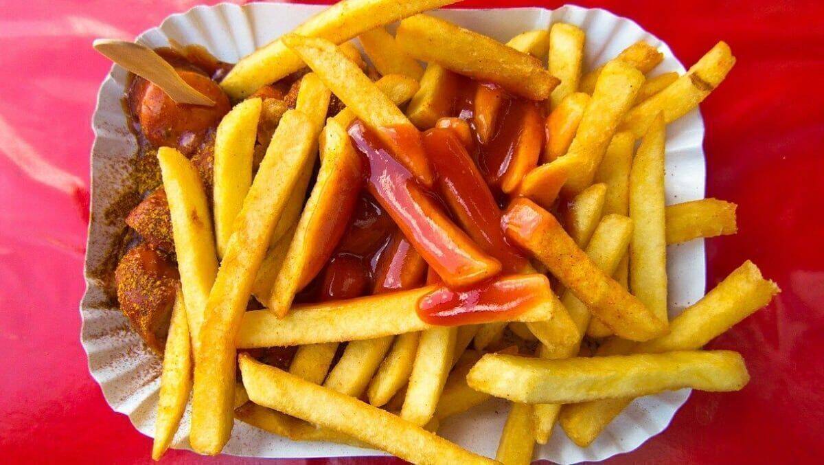 Nicht nur Herbert Grönemeyer liebt die Currywurst mit Pommes Mayo.